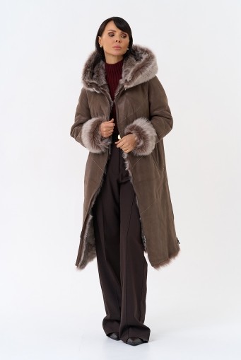 Миниатюра фотографии Женская натуральная дубленка с капюшоном