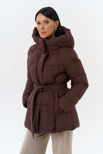 Миниатюра фотографии Женский пуховик с поясом