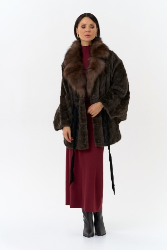 Миниатюра фотографии Шуба из меха норки с воротником из меха лисы