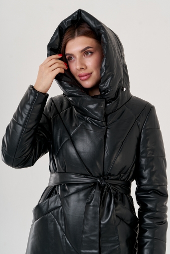 Миниатюра фотографии Черный длинный пуховик из эко кожи