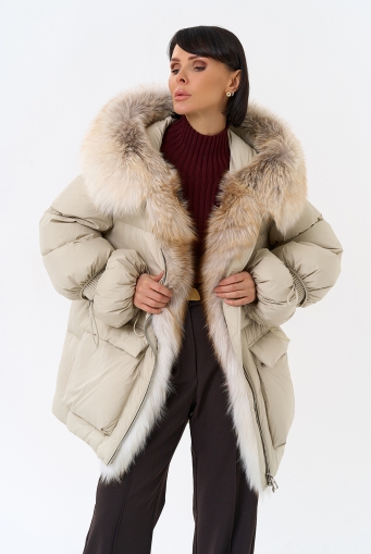 Миниатюра фотографии Женский пуховик с капюшоном из меха лисы