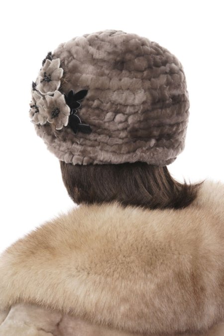 Купить Шапка женская из мутона в каталоге