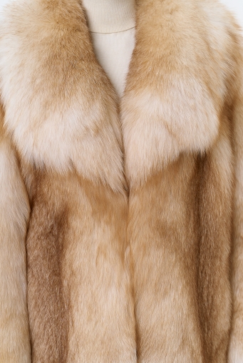 Миниатюра фотографии Куртка из лисы