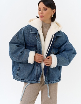 Купить Женская утепленная джинсовая куртка с отделкой из эко меха в каталоге Куртки