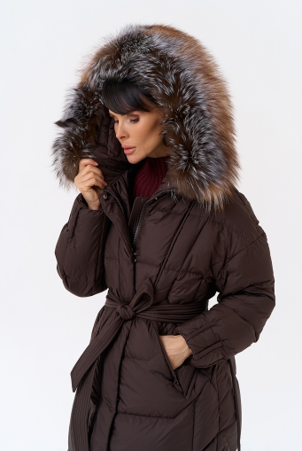 Миниатюра фотографии Женский пуховик с отделкой из меха блюфрост