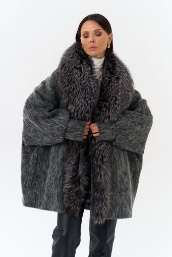 Миниатюра фотографии Женский удлиненный пуховик с отделкой из меха чернобурки