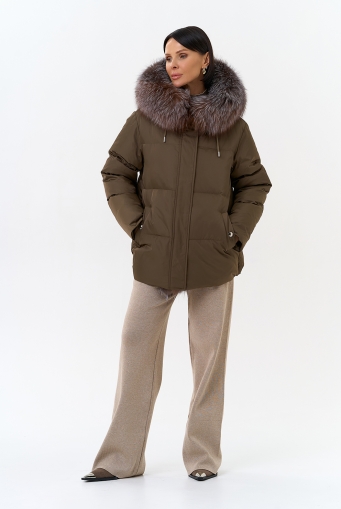 Миниатюра фотографии Женский пуховик с отделкой из меха блюфрост