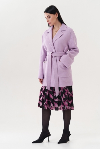 Миниатюра фотографии Пальто фиолетового цвета под пояс