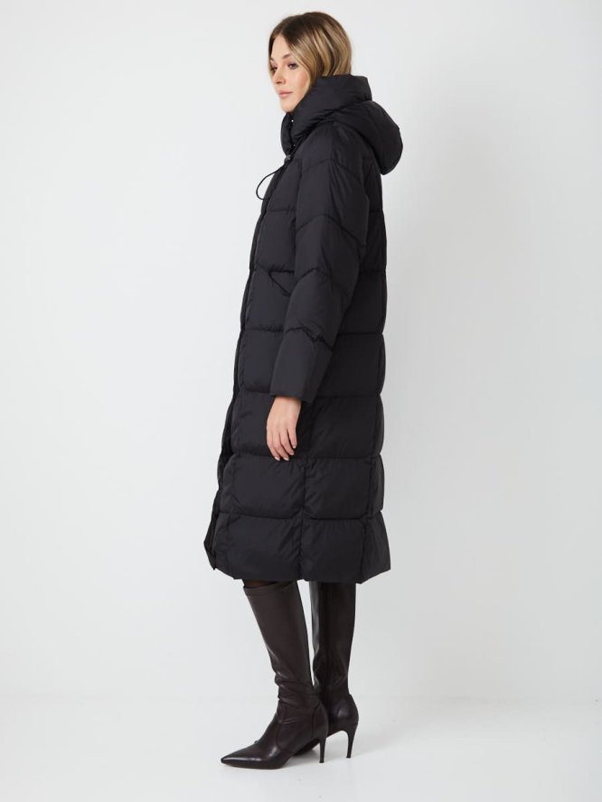 Миниатюра фотографии Женский пуховик черного цвета с капюшоном