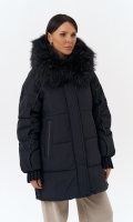 Миниатюра фотографии Женский пуховик с капюшоном из меха енота