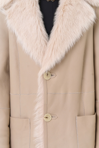 Миниатюра фотографии Женская двухсторонняя дубленка с поясом