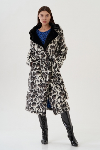 Миниатюра фотографии Пальто из эко меха с леопардовым принтом