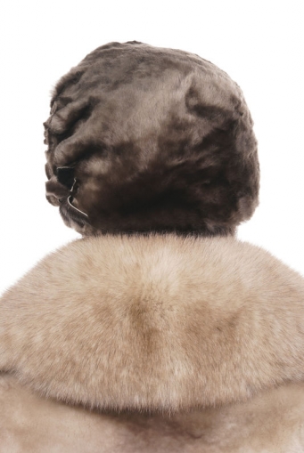 Миниатюра фотографии Шапка женская из мутона
