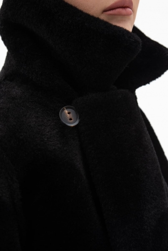 Миниатюра фотографии Женская двухсторонняя дубленка из эко кожи с английским воротником