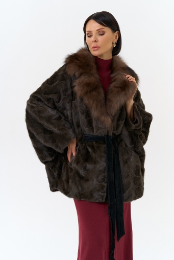 Миниатюра фотографии Шуба из меха норки с воротником из меха лисы