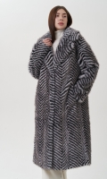 Миниатюра фотографии Длинное женское пальто из эко меха