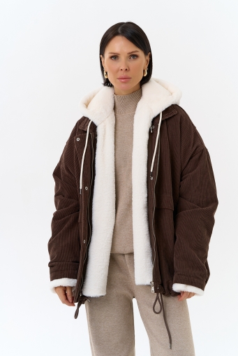 Миниатюра фотографии Женская утепленная куртка с отделкой из эко меха