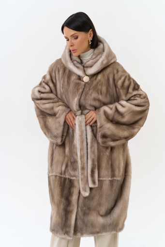 Миниатюра фотографии Женская шуба из меха норки с капюшоном