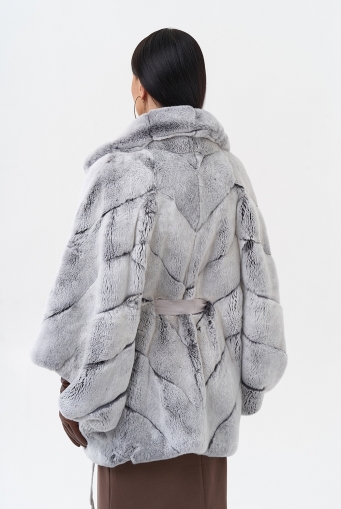 Миниатюра фотографии Шуба из меха кролика с английским воротником 