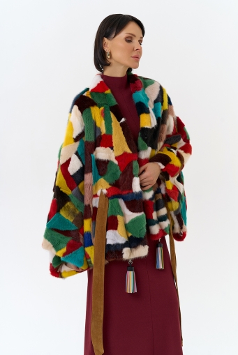 Миниатюра фотографии Яркая шуба из меха норки