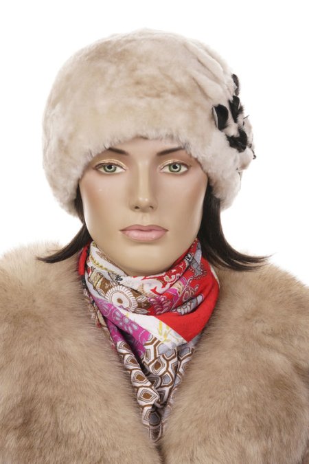 Купить Шапка женская из мутона в каталоге