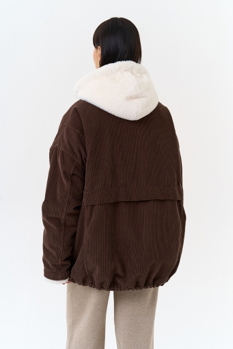 Миниатюра фотографии Женская утепленная куртка с отделкой из эко меха