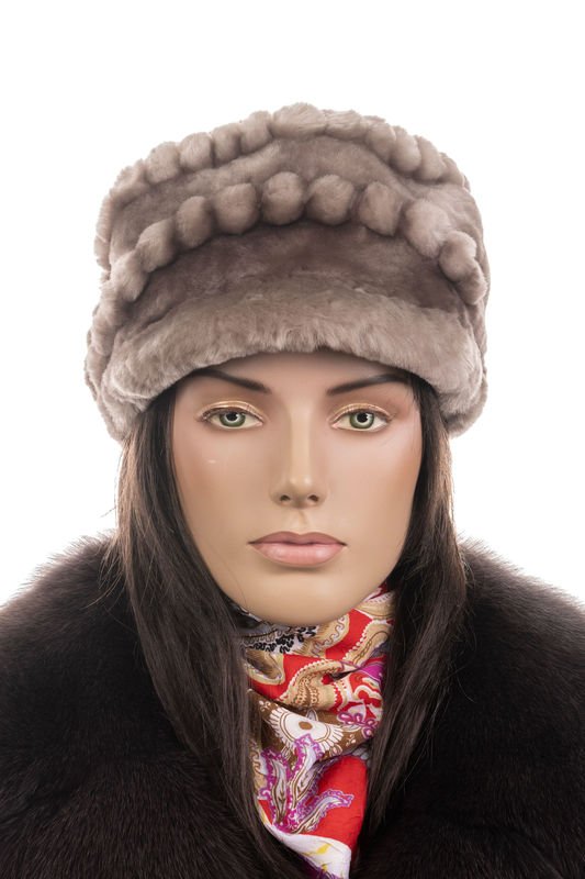 Миниатюра фотографии Шапка женская из мутона
