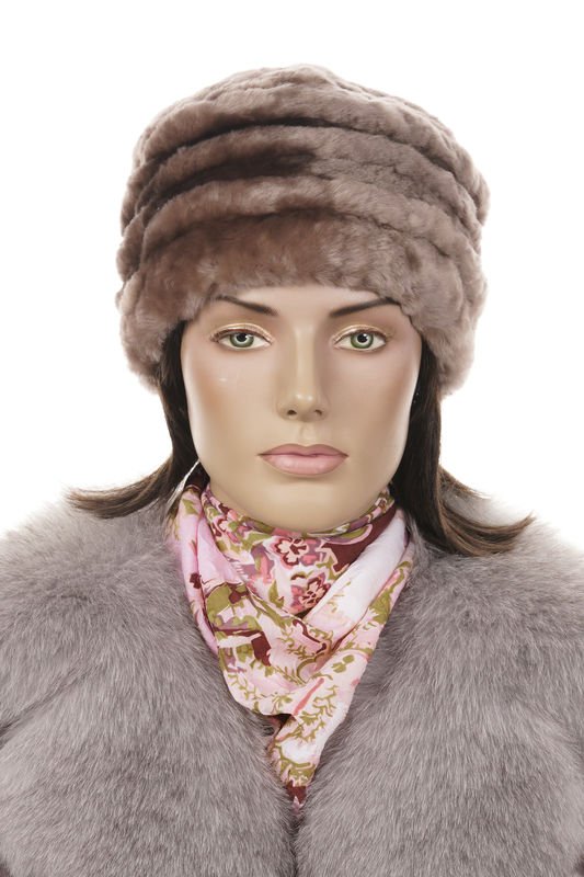 Миниатюра фотографии Шапка женская из мутона