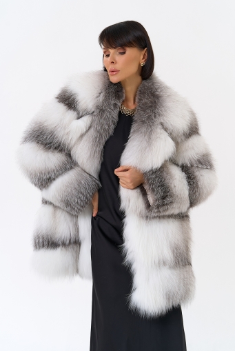 Миниатюра фотографии Шуба из белой лисы