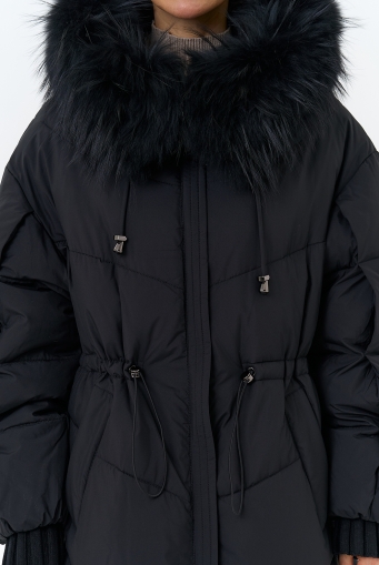 Миниатюра фотографии Женский пуховик с капюшоном из меха чернобурки