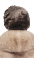 Миниатюра фотографии Шапка женская из мутона
