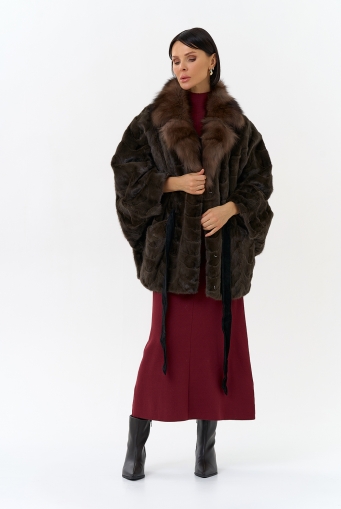 Миниатюра фотографии Шуба из меха норки с воротником из меха лисы