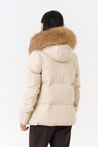 Миниатюра фотографии Женский пуховик из эко кожи с отделкой из натуральной лисы