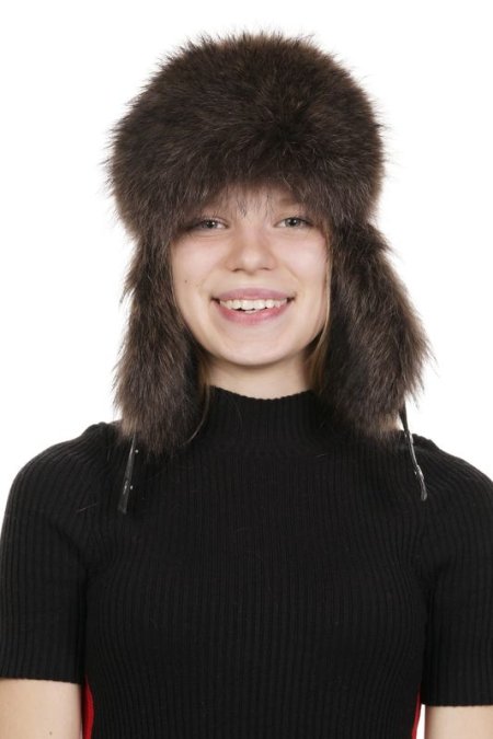 Купить Шапка женская из натуральной кожи с енотом в каталоге