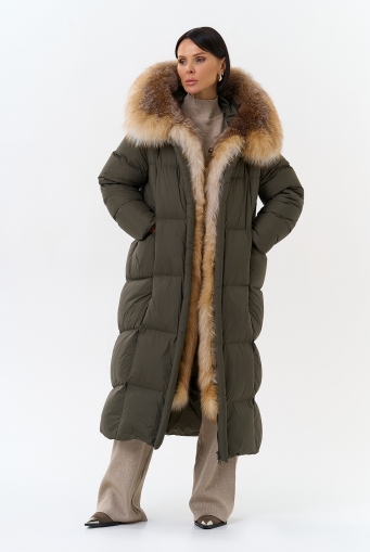 Миниатюра фотографии Женский длинный пуховик с отделкой из меха лисы
