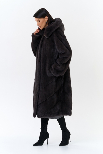 Миниатюра фотографии Женская шуба из норки силуэта баллон с капюшоном