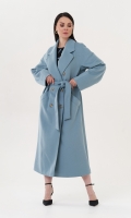 Миниатюра фотографии Длинное пальто с английским воротником