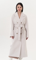Миниатюра фотографии Женское длинное пальто с кремовом цвете
