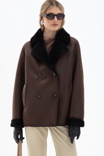 Миниатюра фотографии Женская двухсторонняя дубленка из эко кожи с английским воротником