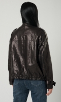 Миниатюра фотографии Женская куртка-рубашка из натуральной кожи  прямого силуэта