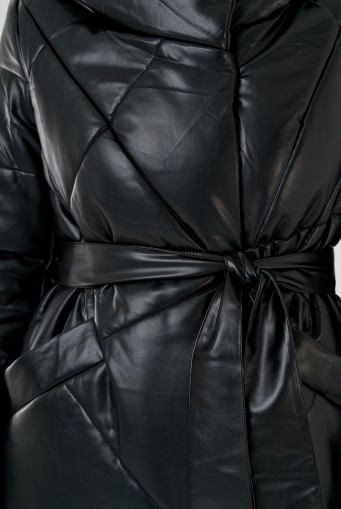 Миниатюра фотографии Черный длинный пуховик из эко кожи