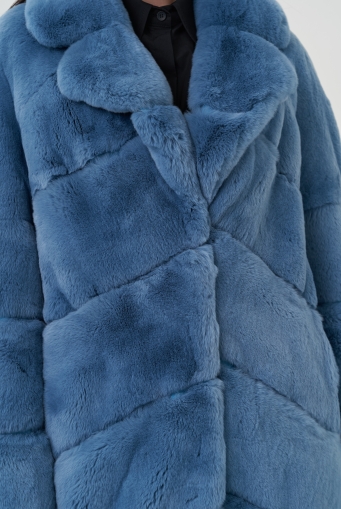 Миниатюра фотографии Шуба из меха кролика синего цвета с английским воротником