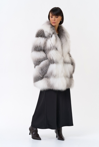 Миниатюра фотографии Шуба из белой лисы