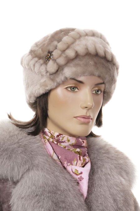 Купить Шапка женская из мутона в каталоге