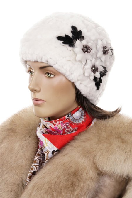 Купить Шапка женская из мутона в каталоге