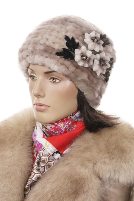 Купить Шапка женская из мутона в каталоге