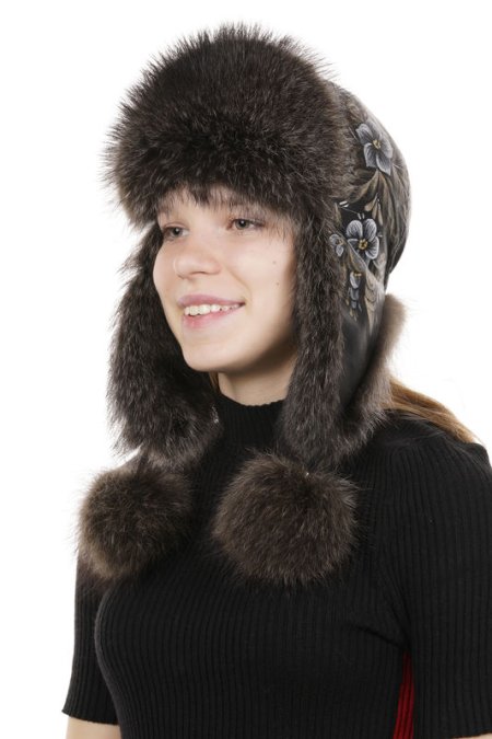 Купить Шапка женская из натуральной кожи с енотом в каталоге