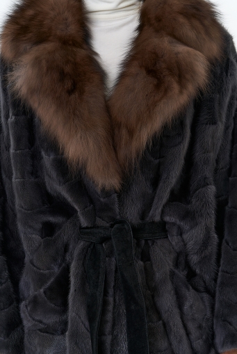 Миниатюра фотографии Шуба из меха норки с воротником из меха лисы