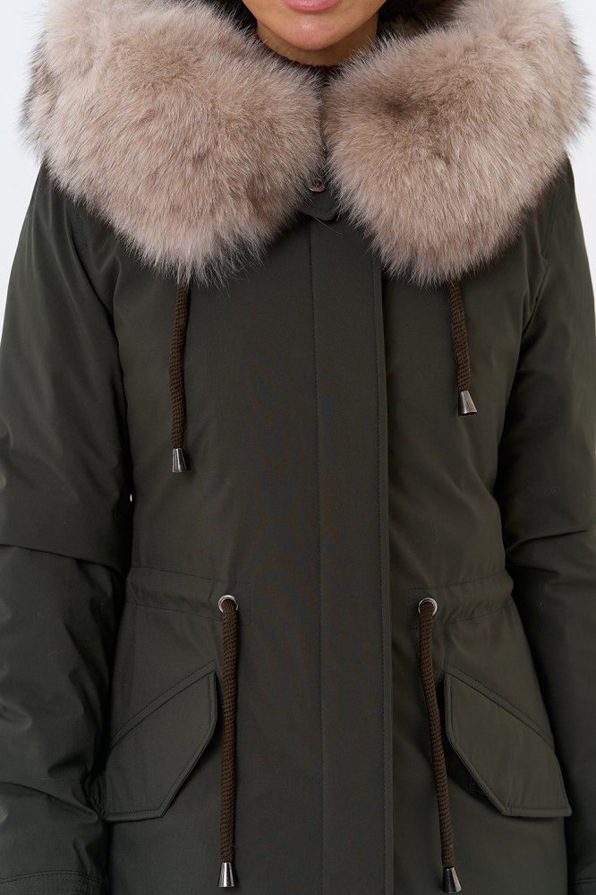 Миниатюра фотографии Женская парка с капюшоном из меха песца