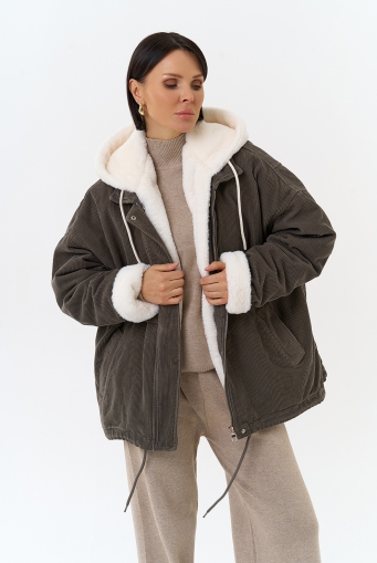 Миниатюра фотографии Женская утепленная куртка с отделкой из эко меха
